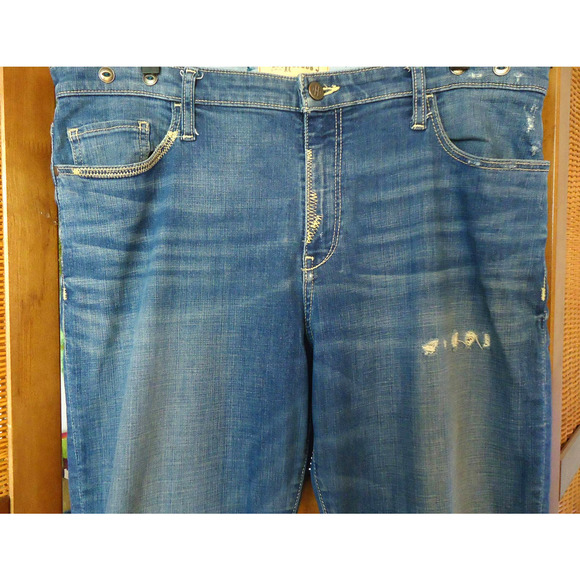 Holding Horses Anthropologie Destressed Boyfriend Cropped Jeans Size 30 - Picture 3 of 11